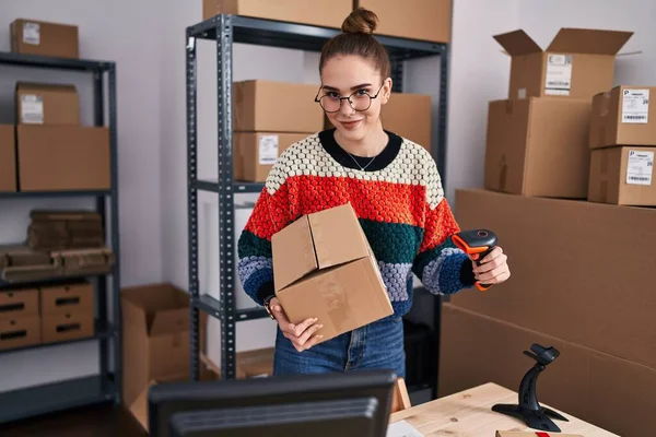 Young Woman Ecommerce Business Worker Scanning Package Office — Photo