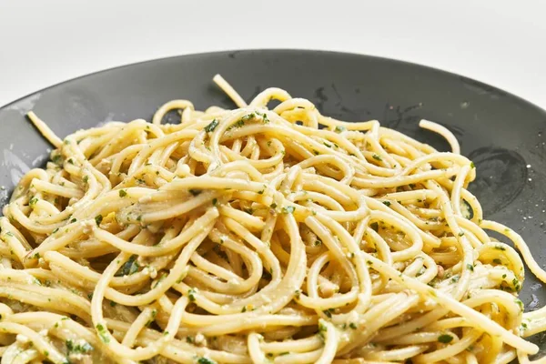 Вкусная Тарелка Итальянских Спагетти Соусом Изолированном Белом Фоне — стоковое фото
