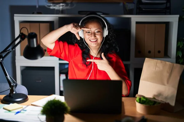 Young Asian Woman Working Office Laptop Night Smiling Making Frame —  Fotos de Stock