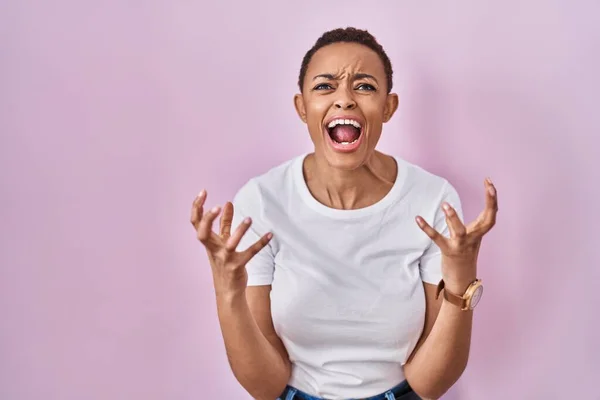 Beautiful African American Woman Standing Pink Background Crazy Mad Shouting — Stock Photo, Image