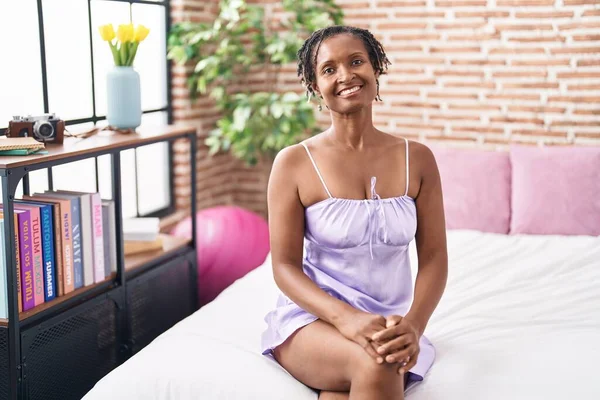 Middle Age African American Woman Smiling Confident Sitting Bed Bedroom — Stockfoto