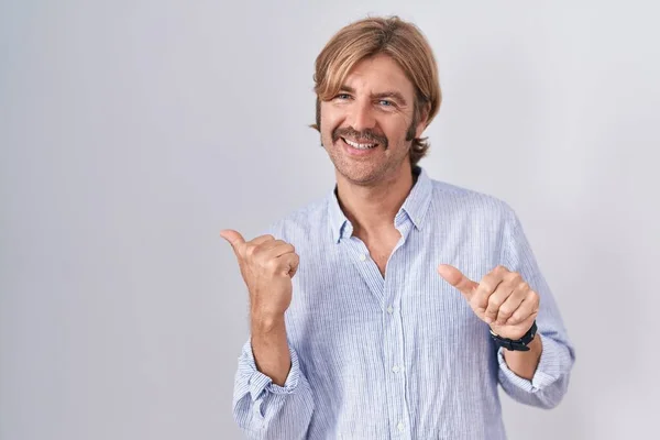 Caucasian Man Mustache Standing White Background Pointing Back Hand Thumbs — Stock Photo, Image