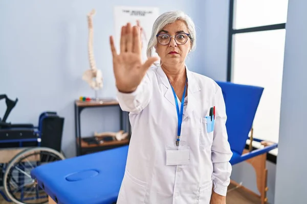 Middle Age Woman Grey Hair Working Pain Recovery Clinic Doing — Stock Photo, Image