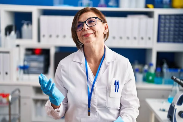 Middle Age Woman Scientist Smiling Confident Speaking Laboratory — Stockfoto