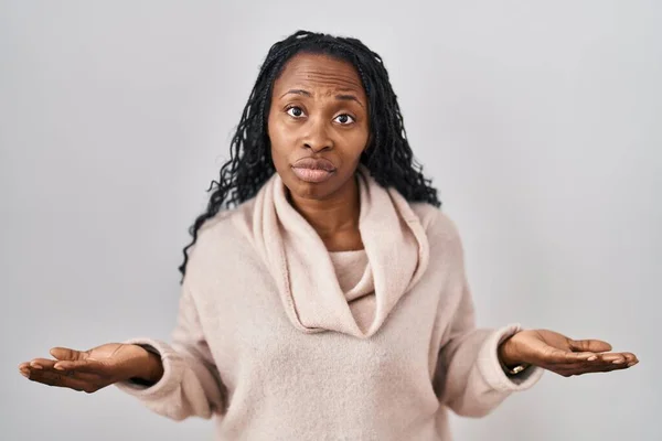 African Woman Standing White Background Clueless Confused Open Arms Idea — Stock Photo, Image