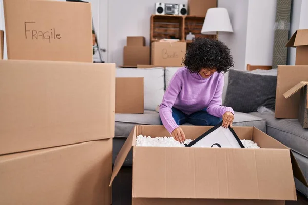 Young Middle East Woman Smiling Confident Unpacking Cardboard Box New — Stockfoto