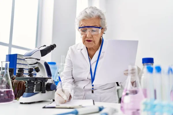 Senior Grey Haired Woman Wearing Scientist Uniform Writing Clipboard Laboratory — Stock Photo, Image