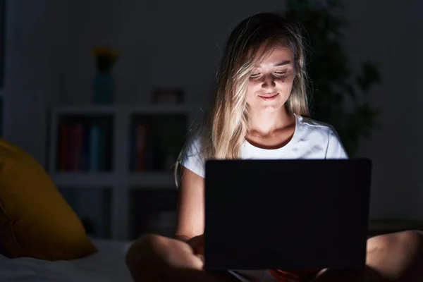 Young Blonde Woman Using Laptop Sitting Bed Bedroom —  Fotos de Stock