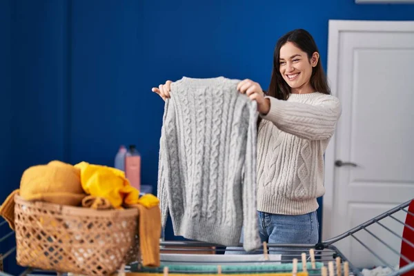 Young Woman Smiling Confident Hanging Clothes Clothesline Laundry Room — ストック写真