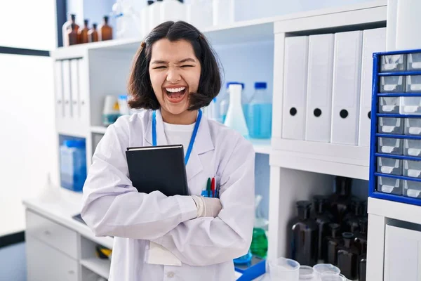 Young Hispanic Woman Working Scientist Laboratory Smiling Laughing Hard Out — Stockfoto