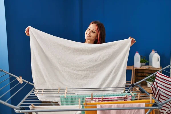 Young Caucasian Woman Smiling Confident Hanging Clothes Clothesline Laundry Room — ストック写真