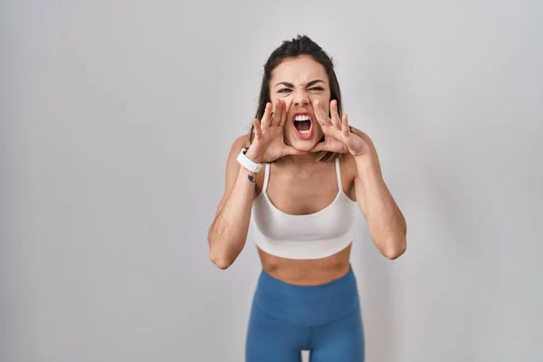 Hispanic Woman Wearing Sportswear Isolated Background Shouting Angry Out Loud — Stock Photo, Image