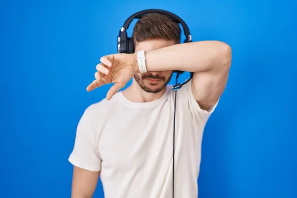 Hispanic Man Beard Listening Music Wearing Headphones Covering Eyes Arm — Stockfoto