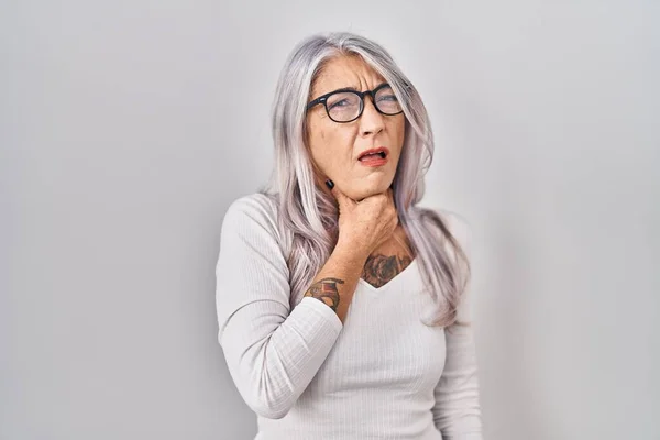 Middle Age Woman Grey Hair Standing White Background Touching Painful — Stock Photo, Image
