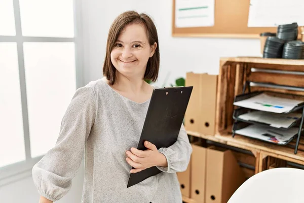 Brunette Woman Syndrome Working Holding Clipboard Business Office — Stockfoto