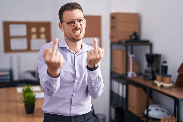 Young Hispanic Man Office Showing Middle Finger Doing Fuck You — Zdjęcie stockowe
