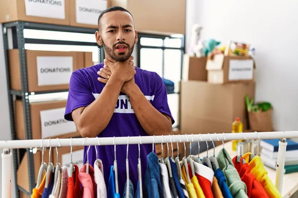 African American Man Wearing Volunteer Shirt Donations Stand Shouting Suffocate — Stock Photo, Image