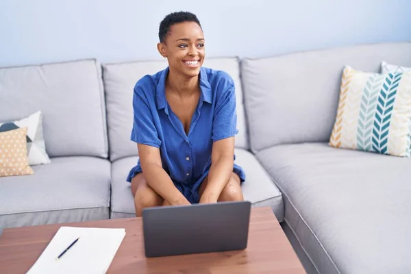 African American Woman Using Laptop Sitting Sofa Home — Photo