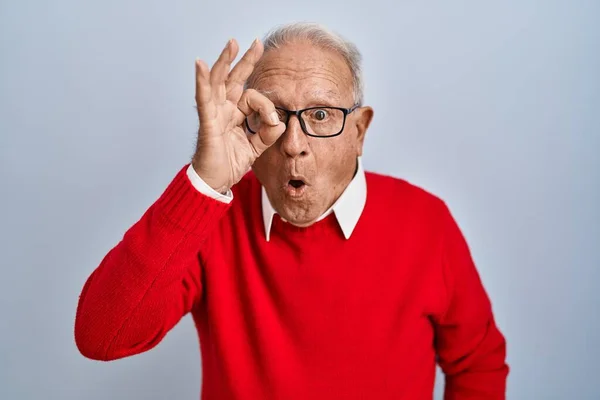 Senior Man Grey Hair Standing Isolated Background Doing Gesture Shocked — Fotografia de Stock