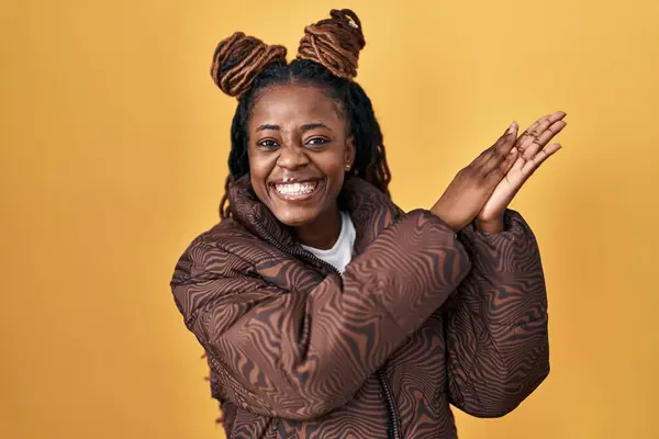 African Woman Braided Hair Standing Yellow Background Clapping Applauding Happy — ストック写真