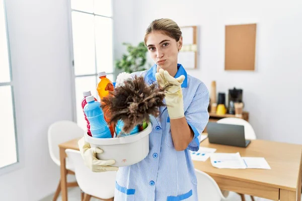 Young Blonde Woman Wearing Cleaner Uniform Holding Cleaning Products Looking — Stock Photo, Image