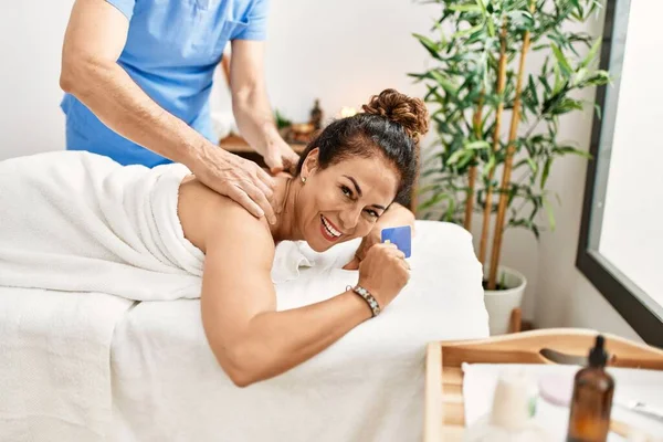 Middle Age Man Woman Wearing Therapist Uniform Having Back Massage — стоковое фото