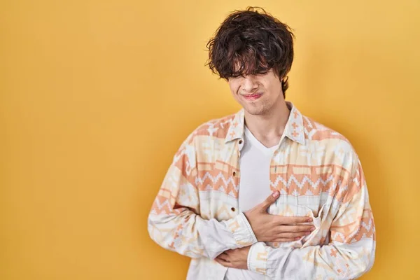 Młody Mężczyzna Letniej Koszuli Ręką Brzuchu Niestrawność Bolesna Choroba Złe — Zdjęcie stockowe