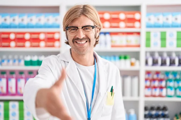 Caucasian Man Mustache Working Pharmacy Drugstore Smiling Friendly Offering Handshake — Stock Photo, Image