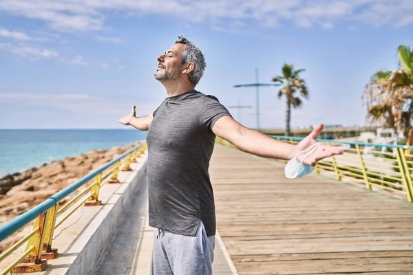 Middle Age Hispanic Man Wearing Sportswear Breathing Seaside — Stockfoto
