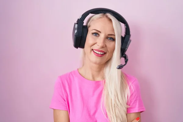 Caucasian Woman Listening Music Using Headphones Happy Face Smiling Crossed — Foto de Stock
