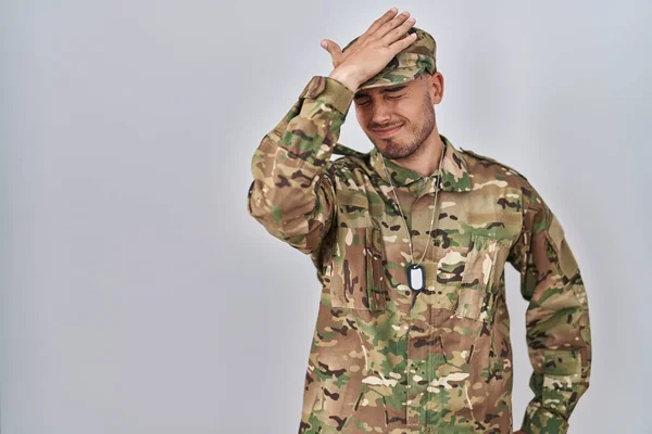 Young Hispanic Man Wearing Camouflage Army Uniform Surprised Hand Head — Foto de Stock