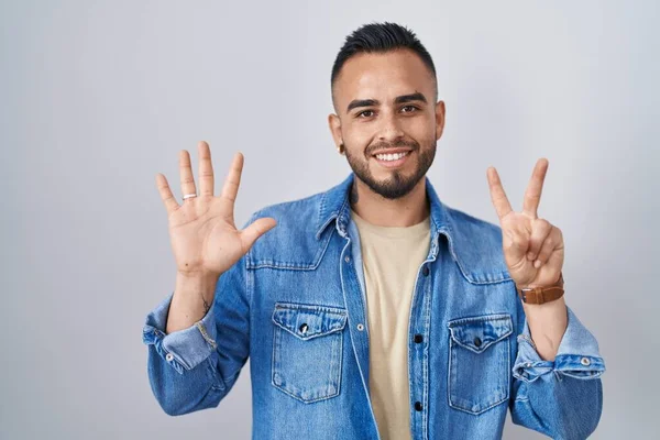 Young Hispanic Man Standing Isolated Background Showing Pointing Fingers Number — Stock Photo, Image