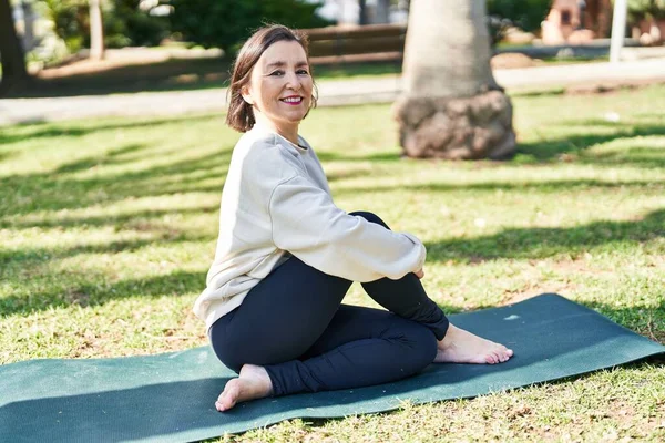 Middle Age Woman Smiling Confident Stretching Park — Stockfoto