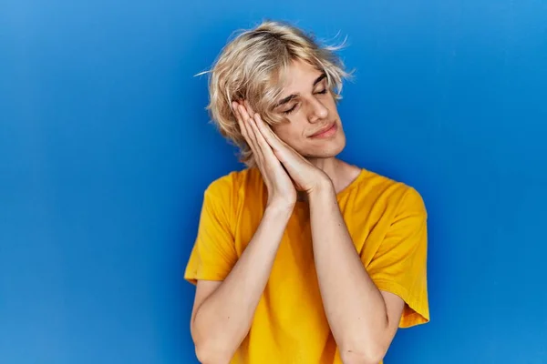 Young Modern Man Standing Blue Background Sleeping Tired Dreaming Posing — Stockfoto