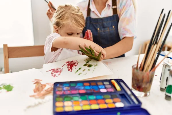 Mother Daughter Painting Palm Hands Art Studio — Stockfoto