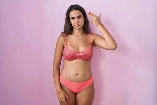 Mladý Hispánec Žena Sobě Spodní Prádlo Přes Růžové Pozadí Střelba — Stock fotografie