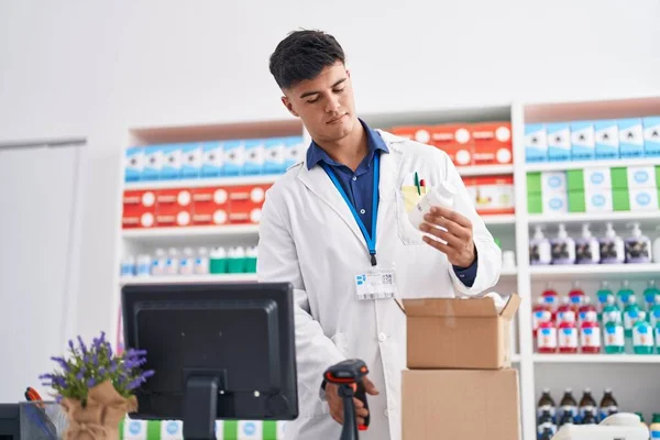 Young Hispanic Man Pharmacist Scanning Pills Pharmacy — Stock Photo, Image
