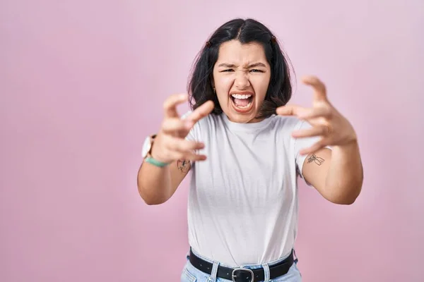 Young Hispanic Woman Wearing Casual White Shirt Pink Background Shouting — Photo