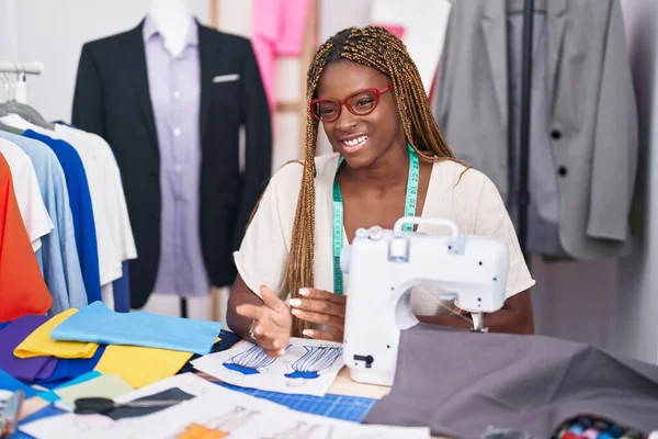 African American Woman Tailor Smiling Confident Speaking Tailor Shop — Stock Photo, Image