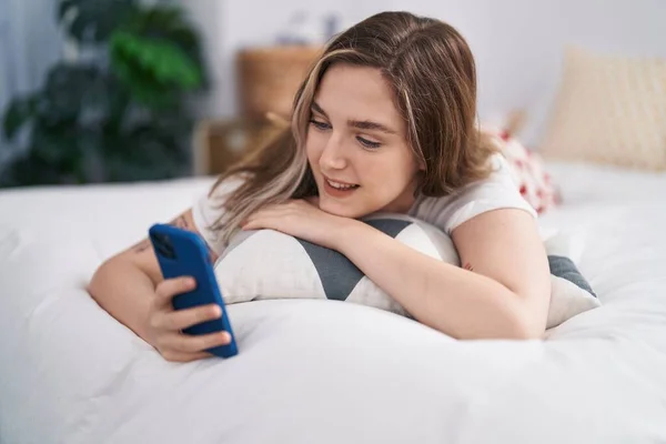 Young Woman Using Smartphone Lying Sofa Bedroom — Stock Photo, Image