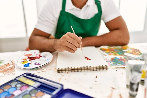 Young Hispanic Man Drawing Notebook Art Studio — 图库照片