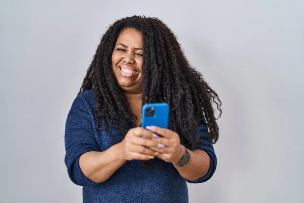 Size Hispanic Woman Using Smartphone Typing Message Winking Looking Camera — Stockfoto