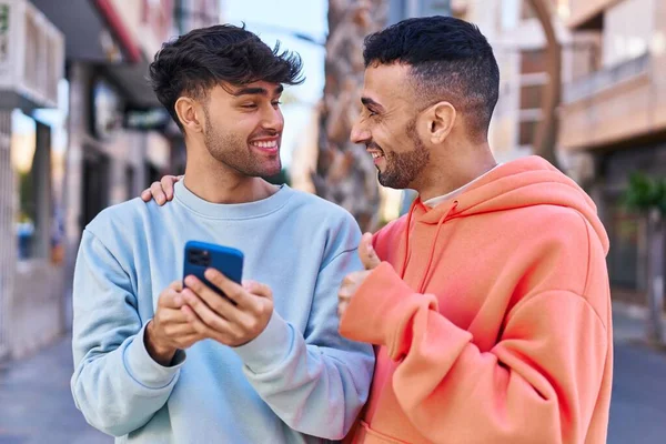 Two Man Couple Hugging Each Other Using Smartphone Street — Fotografia de Stock