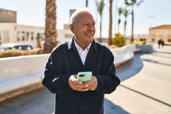 Senior Man Smiling Confident Using Smartphone Park — Foto Stock