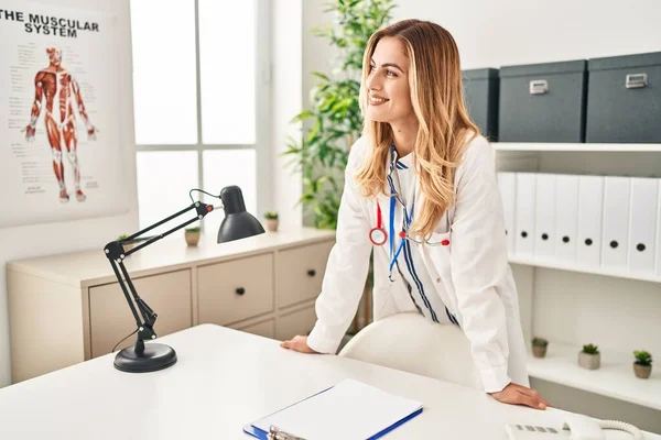 Young Blonde Woman Wearing Doctor Uniform Standing Clinic — Stock Photo, Image