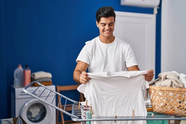 Young Hispanic Man Smiling Confident Hanging Clothes Clothesline Laundry Room — ストック写真