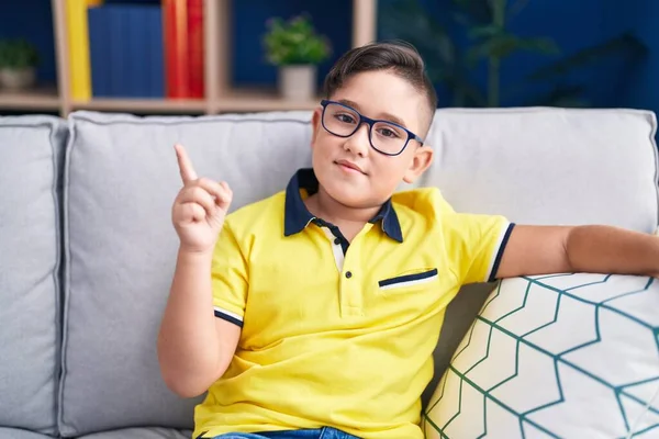 Young Hispanic Kid Sitting Sofa Home Smiling Happy Pointing Hand — Stock Photo, Image