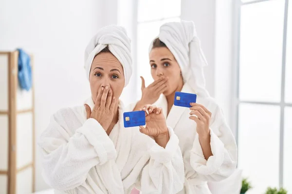 Middle Age Woman Daughter Wearing Bathrobe Holding Credit Card Covering — Stockfoto