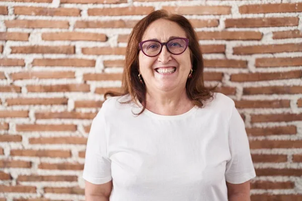 Senior Woman Glasses Standing Bricks Wall Happy Cool Smile Face — Fotografia de Stock