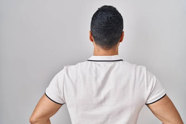 Beyaz Arka Plan Üzerine Günlük Giysiler Giymiş Sakallı Genç Spanyol — Stok fotoğraf